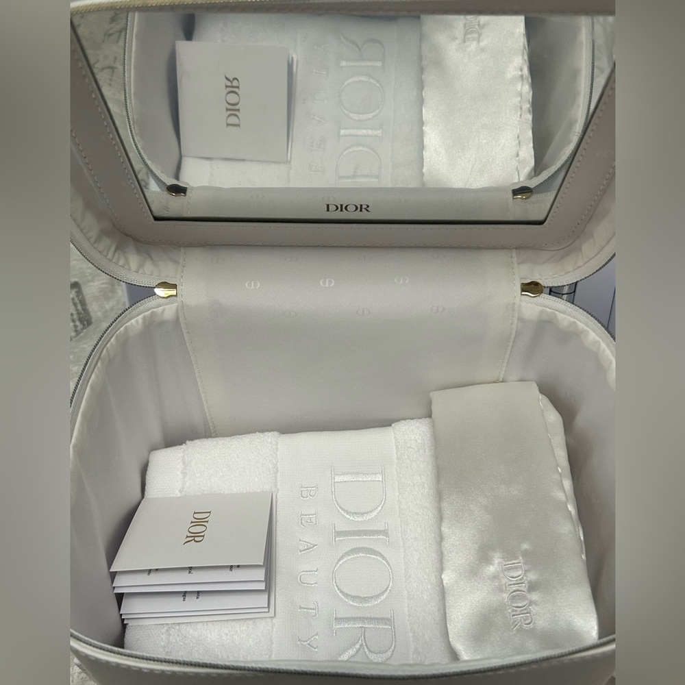 Dior 4 Piece Set with Full Size Hyalushot Wrinkle Corrector - Picture 6 of 8